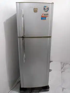 Kulkas toshiba glacio jumbo