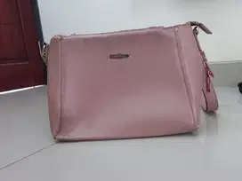 Di jual tas Elizabeth Original warna favourite Beige (krem kekinian)