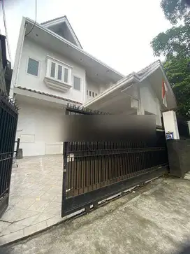 Rumah 2 Lantai Bagus SHM di Hang Lekiu, Jakarta Selatan