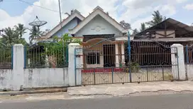 BU  Di Jual Tanah Bonus Bangunan Pinggir Jalan Sumberjo Blitar