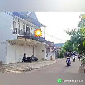 rumah kost 20 kamar dan tempat usaha jalan utama condongcatur