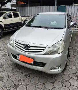 Toyota Kijang Innova 2010 Bensin