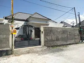 Rumah Style Villa Taman Nuansa Tjampuhan