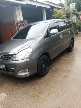 Toyota Kijang Innova 2011 Bensin