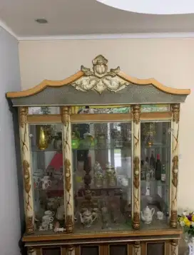 Lemari Pajangan 4 Pintu