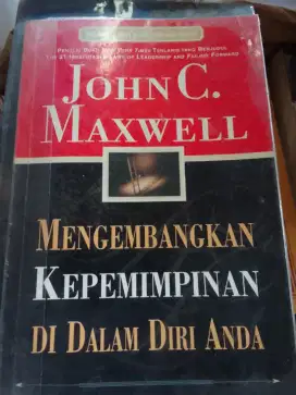 Buku tentang mengembangkan Leadership - John .C.Maxwell