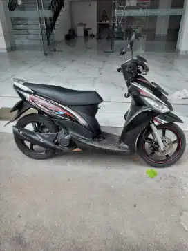 Yamaha mio j  hitam