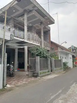 jual rumah    50 M k pasar Ngoro    cocok untuk  stock barang