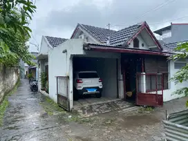 Disewakan Rumah Dekat UAD Kampus 4 Tengah Kota, Semi Furnished