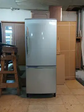 Kulkas PANASONIC 2 Pintu - Lemari Es Freezer Bawah