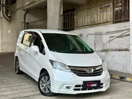 Low Km Honda Freed PSD E Matic 2014 Istimewa DP Murah SD 2013 S Putih