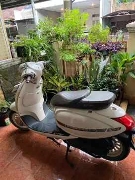 Keeway shiny 150cc white crem 2023
