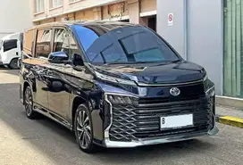 Jual Cepat : 2022 Toyota Voxy 2.0 AT Ungu Tua Metalik KM 30rb Record