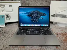 MacBook Pro 13 Inch 2017 TouchBar 8/521Gb Ex Ibox Fullset Siap Pakai