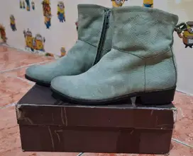 Sepatu boot merk Mario Minardi