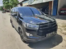 [Gress Mobil Kutisari]Innova Venturer Diesel 2.4 AT Tahun 2018