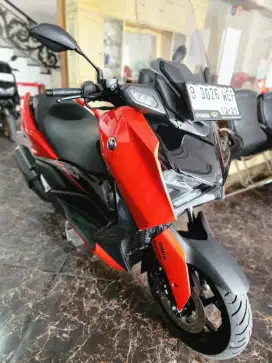 XMAX KM 200 ,BARU 2 MINGGU PAKE ,WARNA TERBARU ORANGRE ,NO MINUS