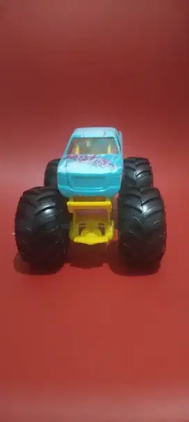 Hotwheels besar monster