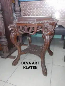 Meja peranakan tua