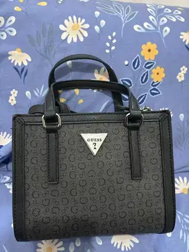 Tas guess wanita hitam