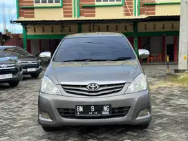 TOYOTA INNOVA G 2.5 A/T 2011