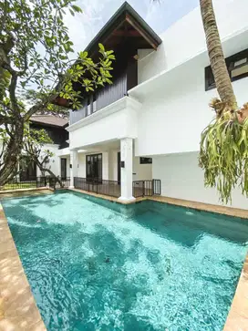 5 Bedroom Modern House in Tropical Compound Cipete