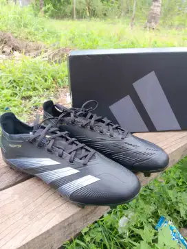 Sepatu Bola Adidas predator Black 43 (27.5cm)