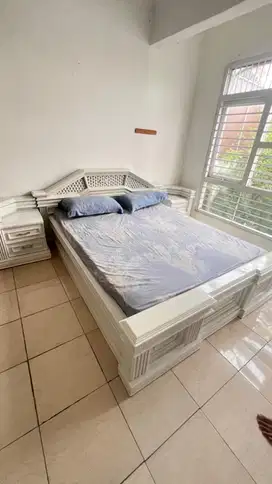 ￼Set Kamar Tidur / Divan Springbed Lemari Pakaian Meja Rias