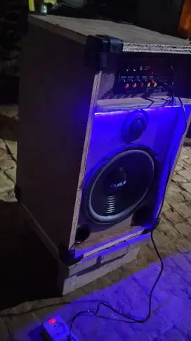 Speaker aktif subwoofer