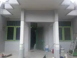 Dijual rumah 1,5 lantai di Graha Raya