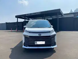 2023 Toyota VOXY 2.0 CVT