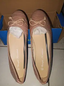 SEPATU SANDAL WANITA SLIP ON YONGKI KOMALADI BARU