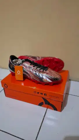 sepatu bola ortuseihgt masih baru