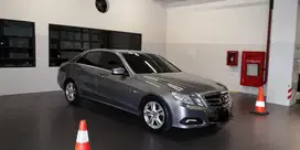 Mercedes Benz E250 Abu-abu metalik