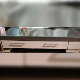 2 laci meja rias dan kaca panjang