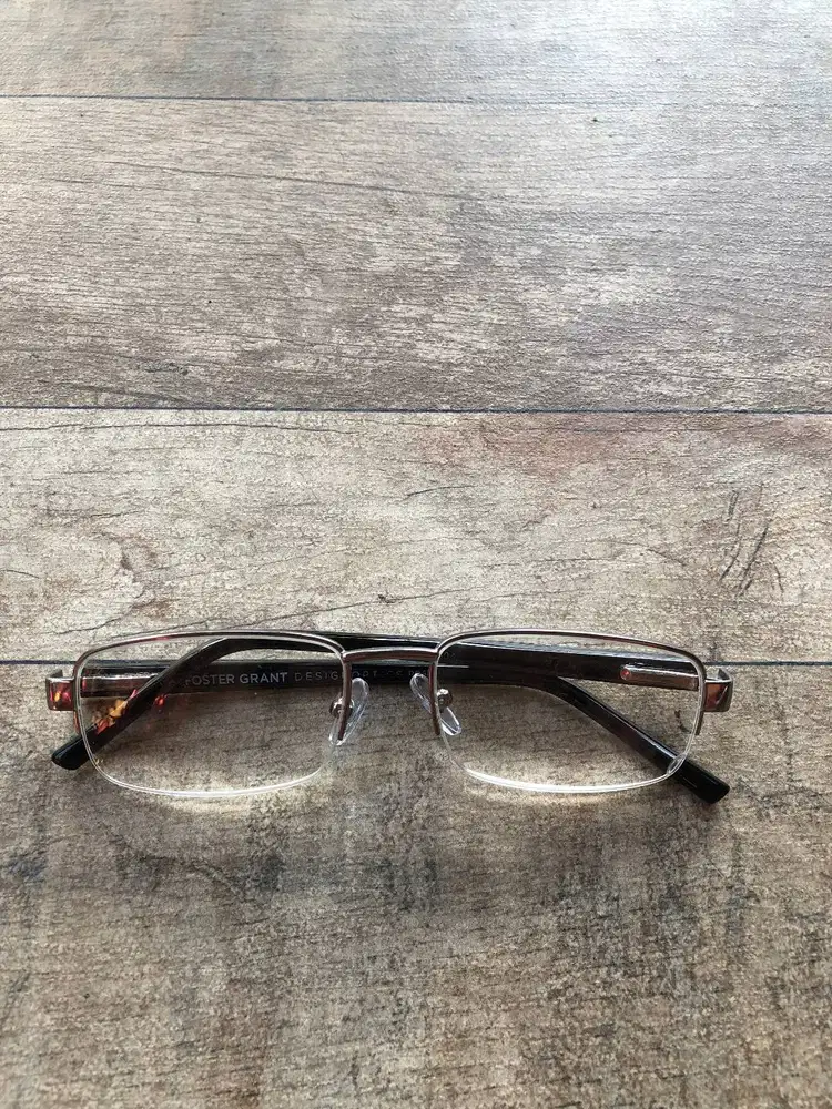 Kaca mata Foster grant