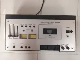 Tape deck Akai GXC-39 (built-in amplifier)