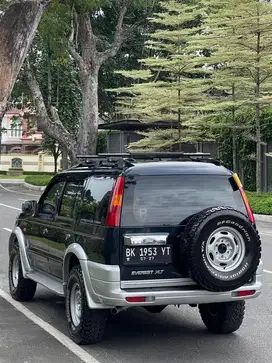 FORD EVEREST XLT M/T 2003