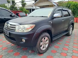 Di jual fortuner V 2.7 at 4x4 2011