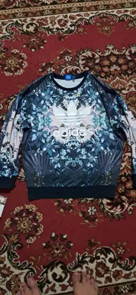 Adidas size M. Barang bagus