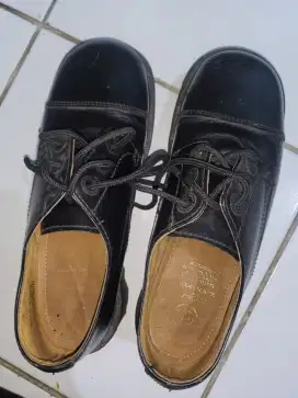 sepatu dr martens made in england