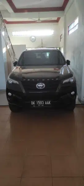 Mobil Fortuner 2.4 G MT