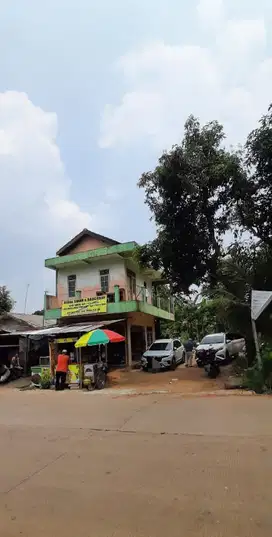 Ruko 2 lantai Dengan Lahan Luas Tepi Jalan Dekat Akses Tol