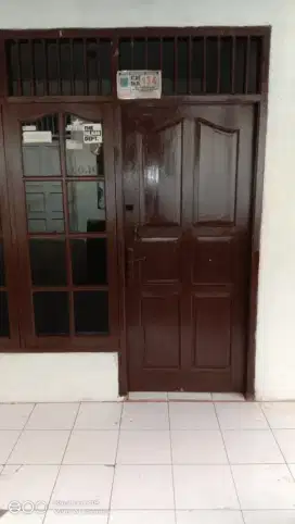 Di Kontrakan Rumah Petakan Dekat Bintaro dan Stasiun