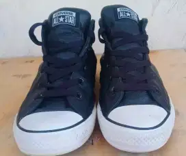 Sepatu Converse All Star kulit warna hitam