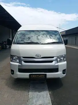 TOYOTA HI ACE COMMUTER M/T 2024