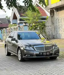 MERCEDES BENZ E300 ELEGANCE A/T 2010