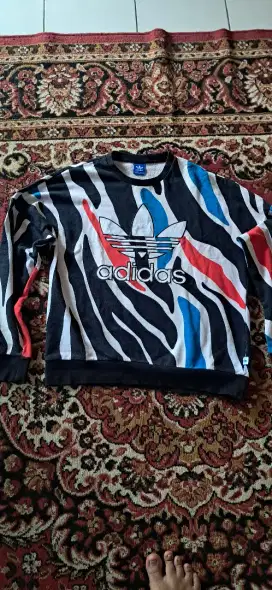 Adidas size L. Barang bagus