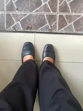 Pantofel merk dr.kevin ukuran 37 warna black