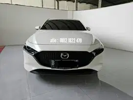 Km Low 17rban Mazda 3 Hatchback 2.0 Skyactive AT ( Matic ) 2020 Putih